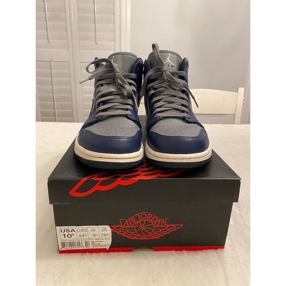 Air Jordan 1 Mid - Picture 1 of 11